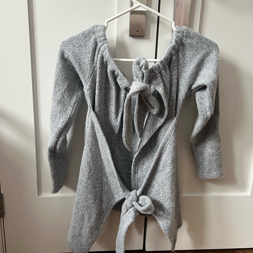Sabo Skirt Off-the-Shoulder Gray Sweater - Picture 2 of 6